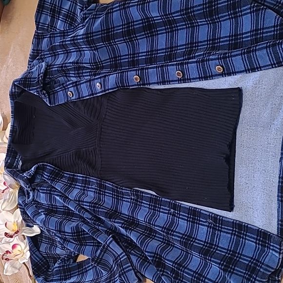 VELOUR Shacket / button up Top - Picture 15 of 16